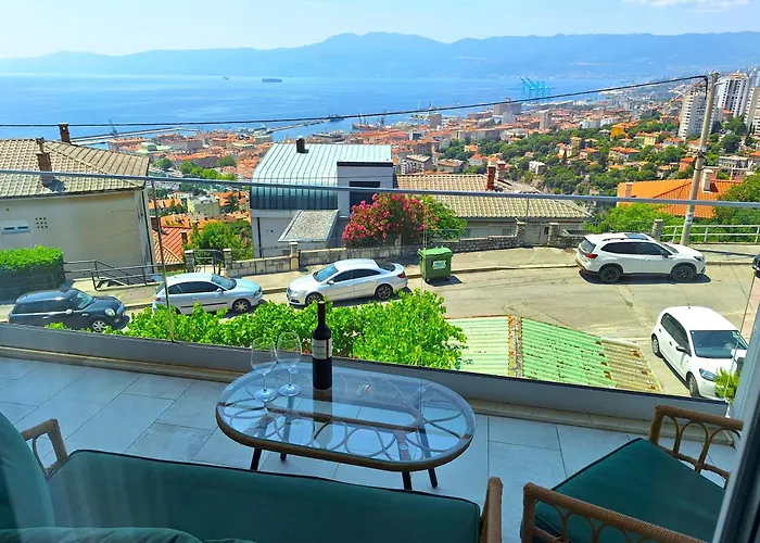 The Captain's With Amazing Views *